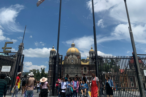 Excursion à Teotihuacan, Basilique et dégustation de Mezcal.