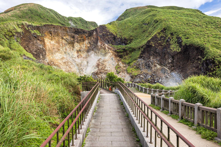 Taipei Nature Tour (Yangmingshan Park & Tamsui Day Trip) Taipei nature tour - Business Van