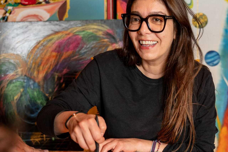 Large-scale painting and art workshop with wine in central Madrid Large-scale painting and wine art workshop in central Madrid