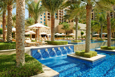 Dubai: Fairmont the Palm Pool und StrandzugangShine Bright &amp; Bask Bold - Front Row Cabana F&amp;B Einlösbar