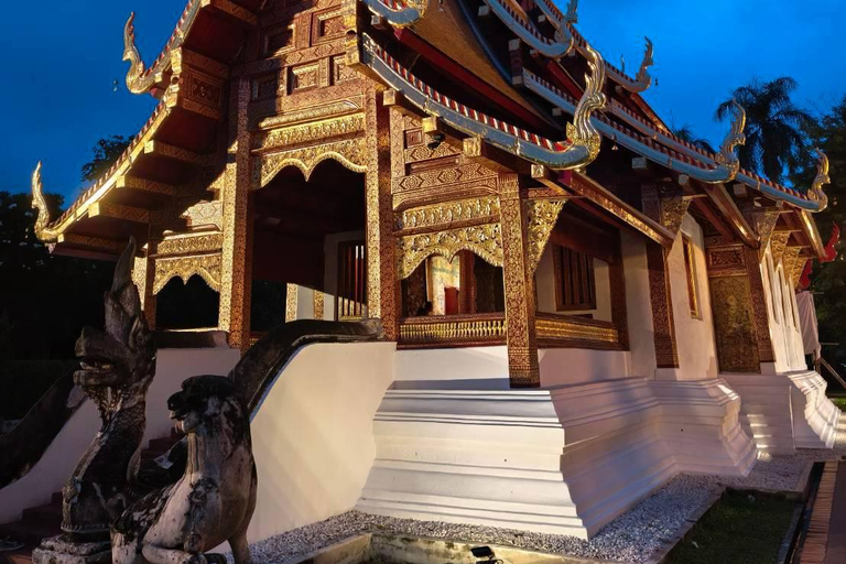 Chiang Mai: Old City Walking Tour with Temples & History Small Group Without Entry Fees