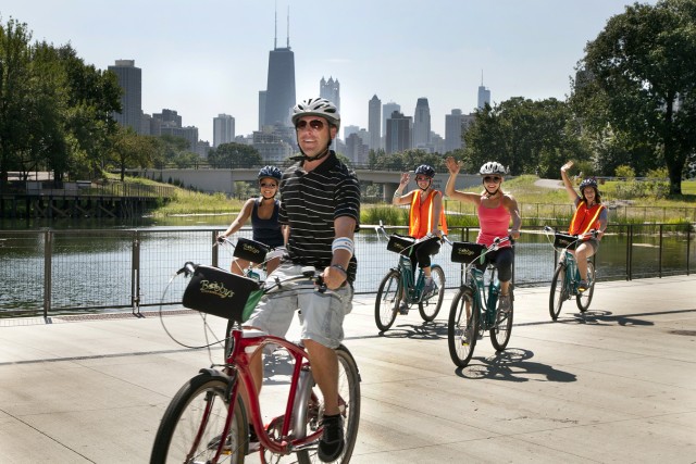 Visit Chicago Lakefront Neighborhoods Bike Tour in Glencoe