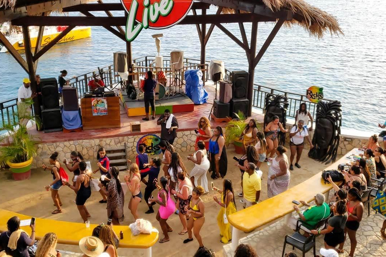 Negril : Croisière en catamaran au coucher du soleil avec plongée en apnée et open bar