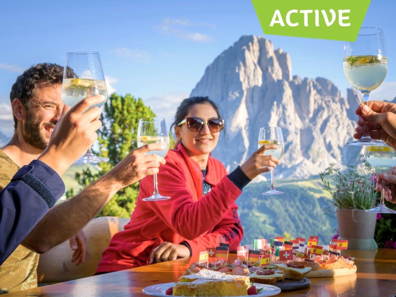 Enrosadira: Wanderung bei Sonnenuntergang im Alpenglühen nach Sëurasas mit Aperitif