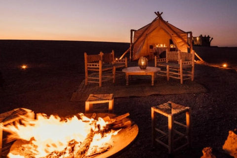 Dîner dans le désert d&#039;Agafay au départ de Marrakech et balade à dos de chameauDîner dans le désert d&#039;Agafay depuis Marrakech et promenade à dos de chameau