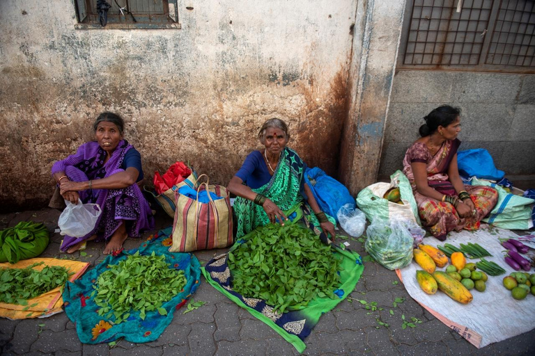 Mumbai: Local Markets and Temples Guided Tour