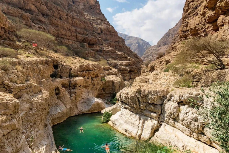 Muscat: Wadi Shab, Fins Beach & Bimmah Sinkhole 4x4 Tour Shared 4x4 Tour