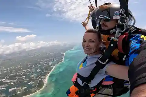 Freeport : saut en parachute au-dessus des Bahamas
