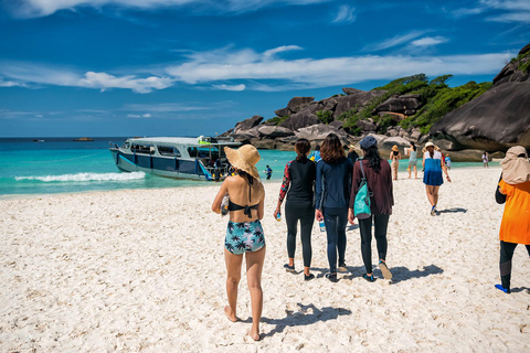 Phuket/Khao Lak : Circuit aventure sur les îles Similan avec 3 repasKhaolak : Circuit d&#039;aventure sur les îles Similan avec 3 repas