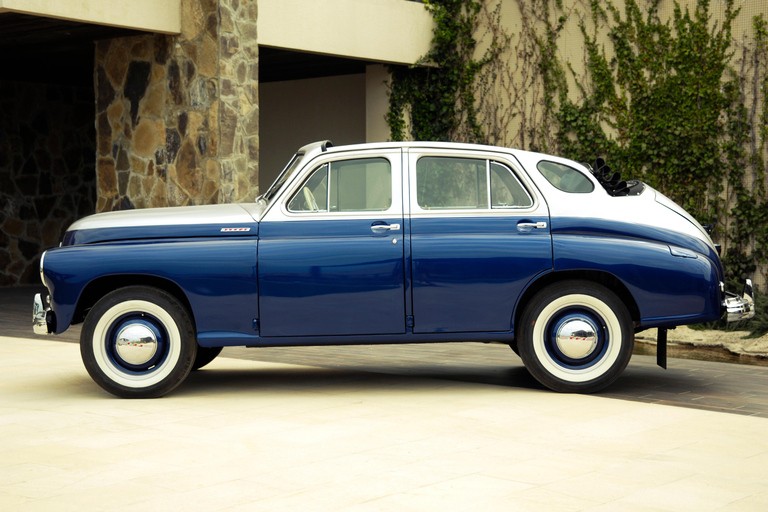 Baku: Transfer from/to Baku Airport in a vintage cabriolet Baku: Airport Transfer in a Vintage GAZ-M20 Pobeda Cabriolet