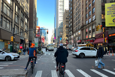 Broadway Bike Tour with Authentic Dutch Bikes! Tour in French on a Ebike