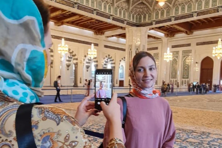 Muscat: City Highlights Tour with Grand Mosque & Souq Shared