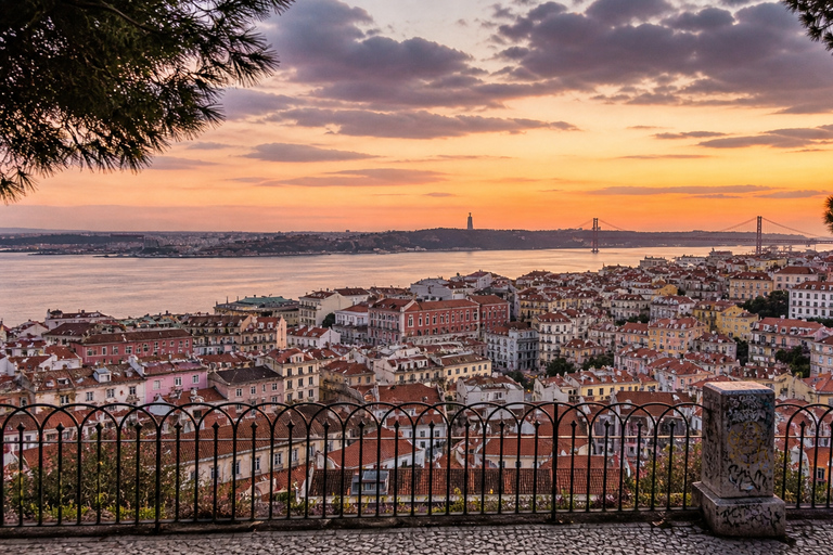 Lisbon: Private Tuk-Tuk Tour – Viewpoints, Alfama & Icons Historic Centre – 2h | €160 per group