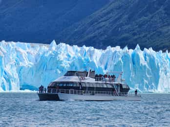 Boat trip along the north face of the Perito Moreno