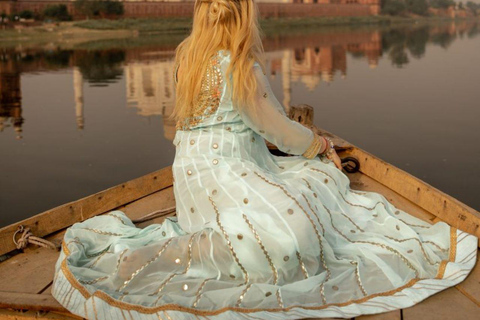Agra: Skip the Line Taj Mahal with photographer & Dress Rent All Included