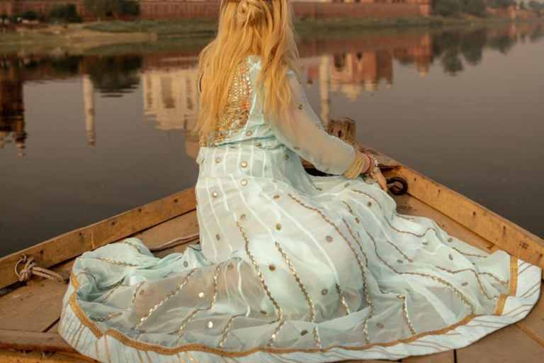 Agra: Skip the Line Taj Mahal with photographer & Dress Rent All Included