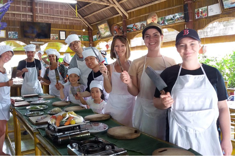 From Da Nang: Bay Mau Cooking Class, Basket Boat and market Eco Cooking Class with pick up from Hoi An