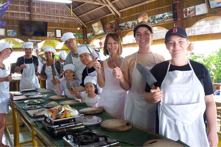 From Da Nang: Bay Mau Cooking Class, Basket Boat and market Eco Cooking Class with pick up from Hoi An