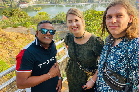 Kandy City & Scenic Tuk Tuk Tour with All Highlights