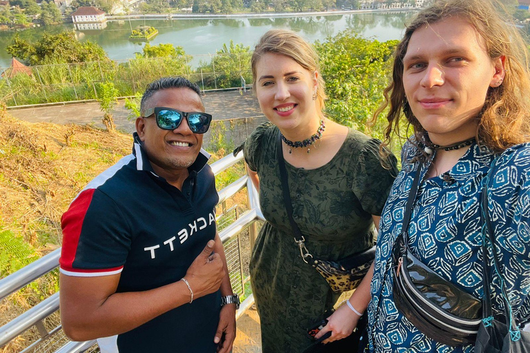 Kandy City & Scenic Tuk Tuk Tour with All Highlights