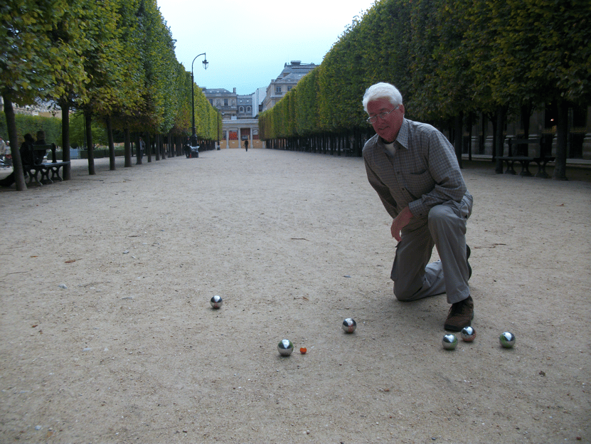 París: Copas antes de cenar con juego de petanca (Bocce Ball)