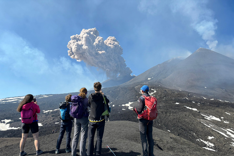 Excursão ao Etna a 3.000 metros de altitude com teleférico e jipe 4x4