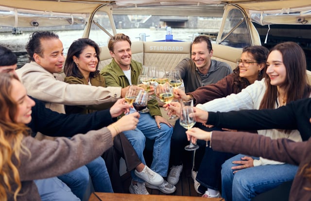 Amsterdam: Canal Booze Cruise with Unlimited Drinks Option