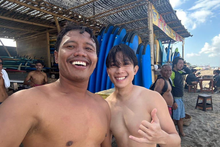 Medewi : Leçon de surf en groupe pour débutants et intermédiaires