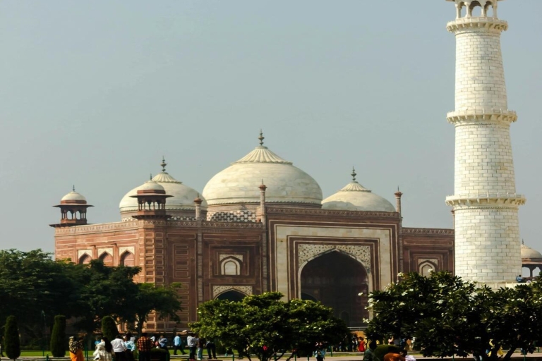 2-dniowa wycieczka All Inclusive Taj Mahal & Agra City Tour z BangloreTaj Mahal i wycieczka po mieście Agra bez lotów i zakwaterowania