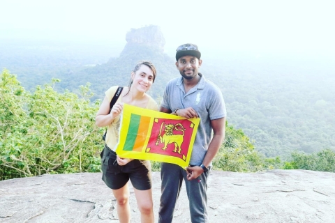 Colombo: von Pidurangala Rock und Minneriya Safari TagestourVon Colombo aus: Pidurangala Rock und Minneriya Safari Tagestour
