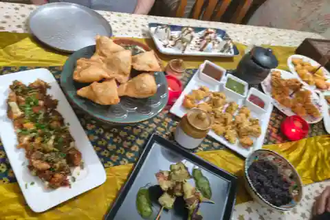 New Delhi: Full-Day Cooking Class learn 8 dishes with Locals