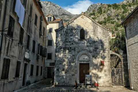 Kotor: Tour gastronômico e degustação de vinhos na Cidade VelhaTour gastronômico e de degustação de vinhos em Kotor 2024