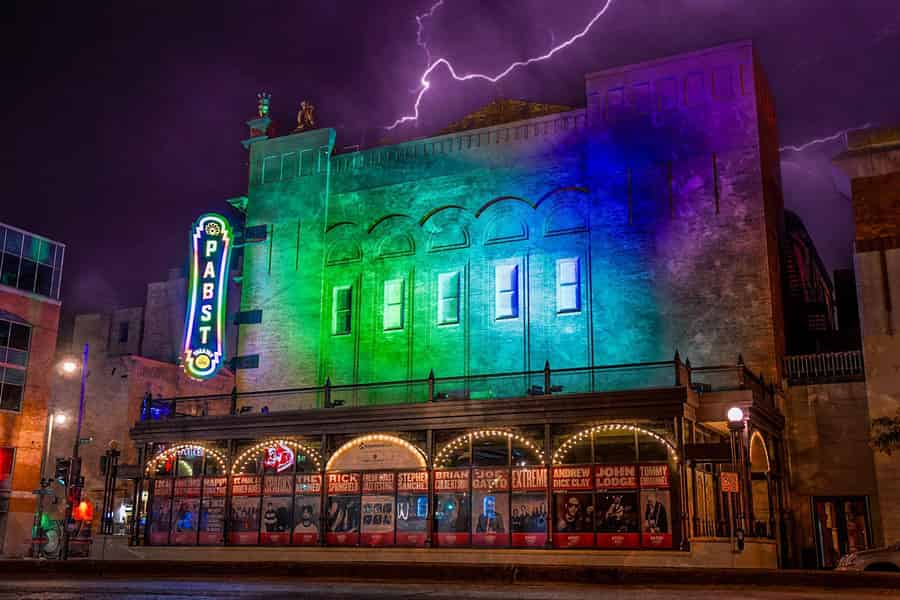 Milwaukee Morbid Mirrorlight Geistertouren. Foto: GetYourGuide