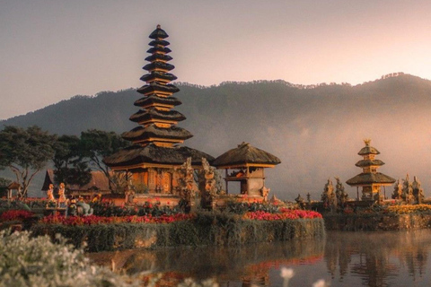 Bali: Jatiluwih UNESCO, Bratan Lake, Iconic Gate & Tanah Lot group tour north part of bali without entrance