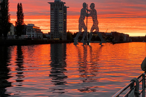 Exclusive Evening Spree Cruise in Berlin - End the Day on a Solar Catamaran Exclusive Evening Spree Cruise in Berlin - Group Ticket