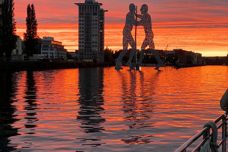 Exclusive Evening Spree Cruise in Berlin - End the Day on a Solar Catamaran Exclusive Evening Spree Cruise in Berlin - Group Ticket