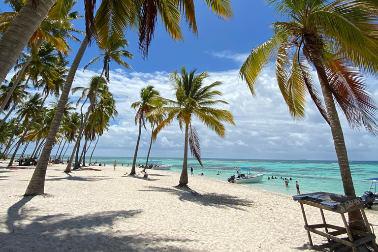 Saona Island VIP: 4 Beaches , Mano Juan & Canto de la Playa 4 Beaches VIP Saona Island: Mano Juan & Canto de la Playa