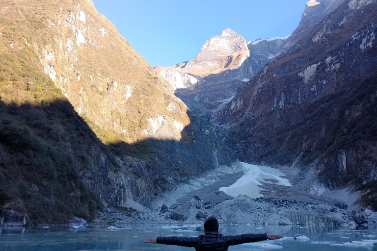 Trek van Pokhara naar Dudhpokhari via Thurju &amp; Thurjudanfe Kharka