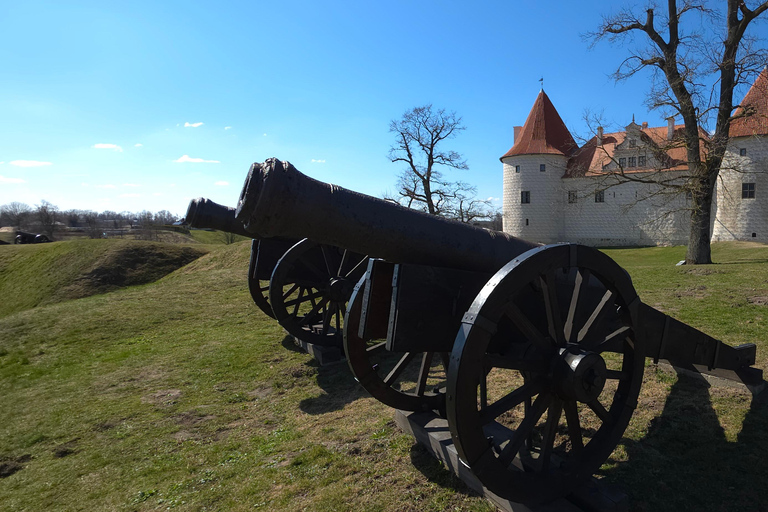 From Riga: Bauska Castle & Rundāle Palace Half Day Trip