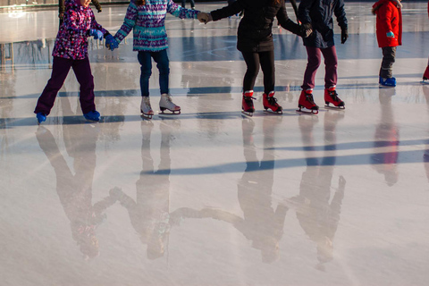 Berlin: Jazda na łyżwach w „Das Center” na Potsdamer PlatzBerlin: Ice Skating at "Das Center" at Potsdamer Platz