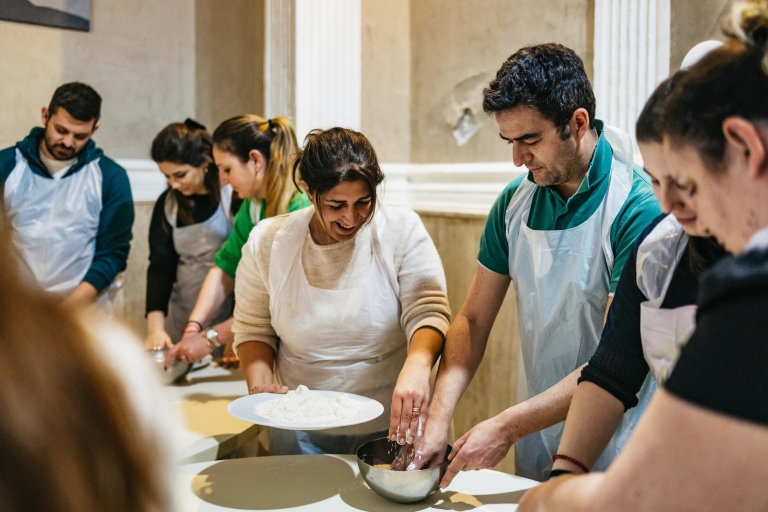Neapol: autentyczne włoskie warsztaty robienia pizzy z napojamiAutentyczna klasa pizzy, ciasto, przystawka i napój