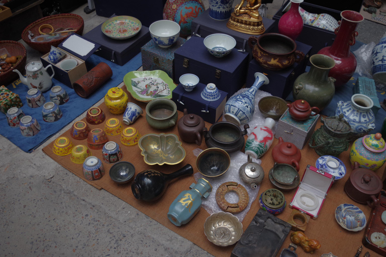 Hangzhou Ghost Market Adventure: Antique Hunt & Bargain