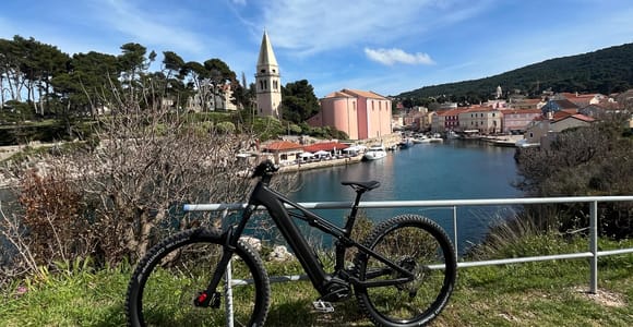 Erlebe Lošinj mit einem Premium-E-Bike – Fahrradverleih Lošinj Erlebe Lošinj mit einem Premium-E-Bike – Fahrradverleih Lošinj