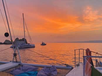 Marseille: Sunset catamaran cruise, buffet & drinks
