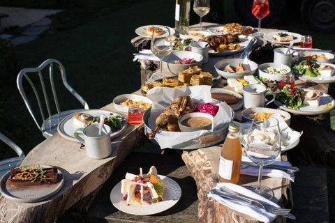 Tirana: Communist History, Culture, and Food Tour Spanish speaking private group