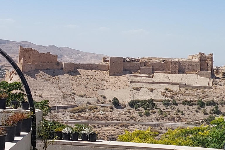 Alquila un coche con conductor para visitar todo Jordania desde Ammán.Por Un Día Coche Con Conductor.