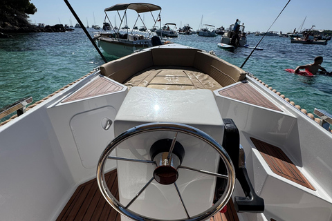 Mandelieu-la-Napoule: Luxury Boat Rental Without a License Mandelieu - 8-hour luxury boat rental without a license (6 people)