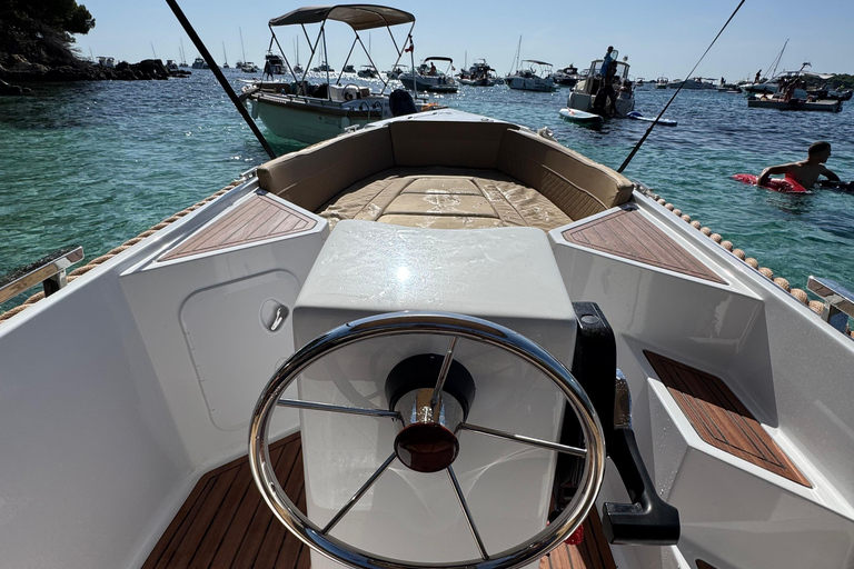 Mandelieu-la-Napoule: Luxury Boat Rental Without a License Mandelieu - 8-hour luxury boat rental without a license (6 people)
