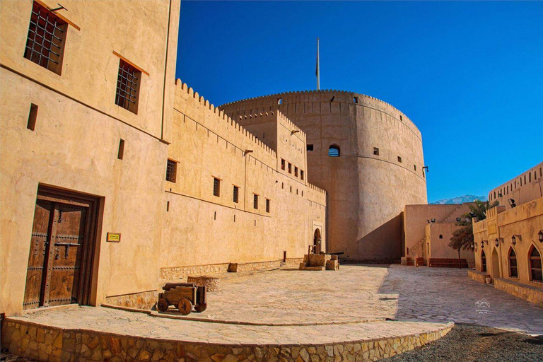 Full Day to Nizwa Market &amp; Fort-Jabreen Castle-Bahla Fort