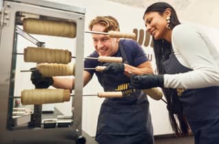 Prag: Workshop zur Herstellung von traditionellem Chimney Cake (Trdelník)